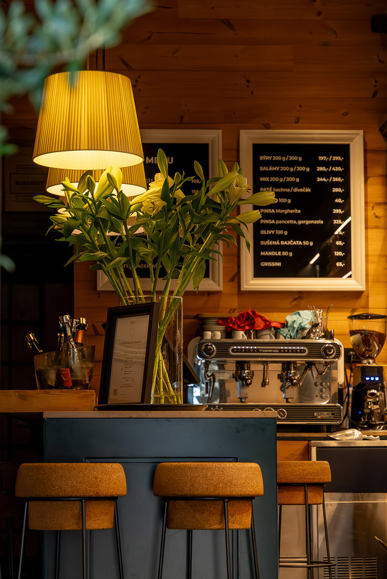 The Atmosphere of Vinohrady’s Cafés and Restaurants